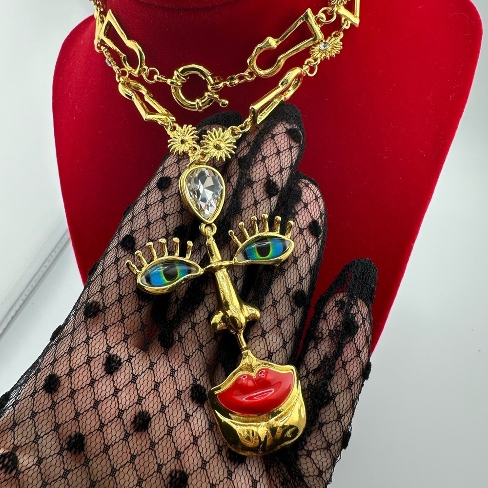 Visage Baroque Gold Artistic Face Pendant Necklace - Picture 8 of 11